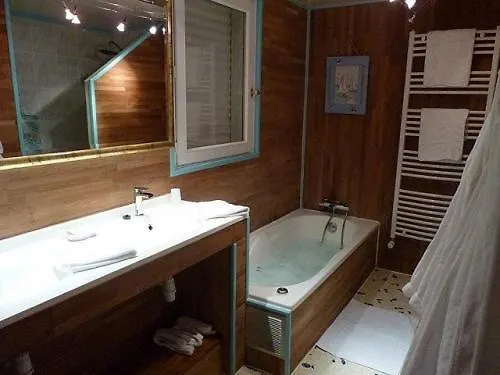 La Suite Du Pecheur, Balneo Et Terrasse Privative. Entre Terre Et Mer Tremeoc Guest house